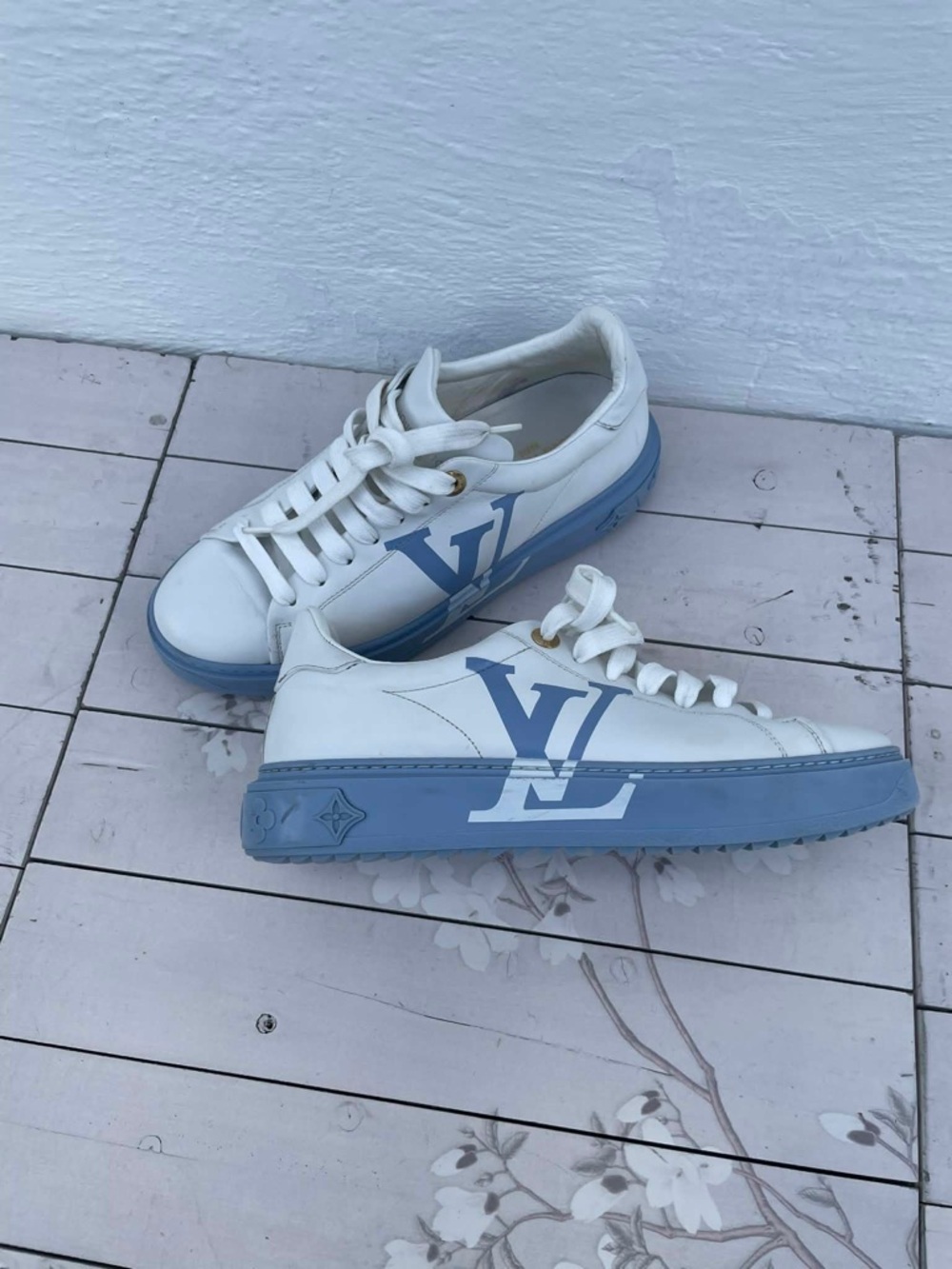 Louis Vuitton White Leather Sneakers with Light Blue Sole and Side Accent